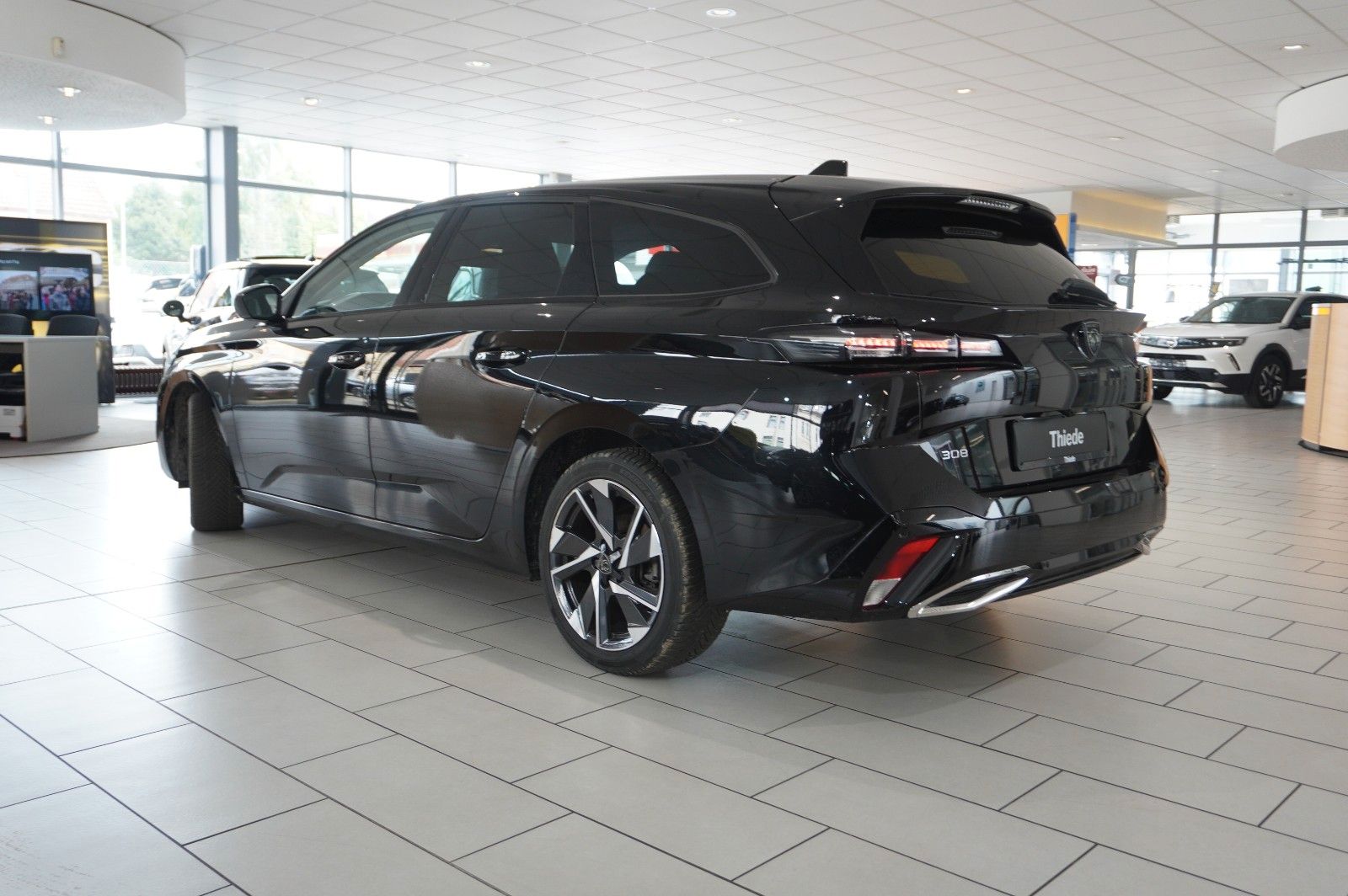 Fahrzeugabbildung Peugeot 308 SW 1.5D ALLURE NAVI/LED/360°/SPORT/SH/VIRT.