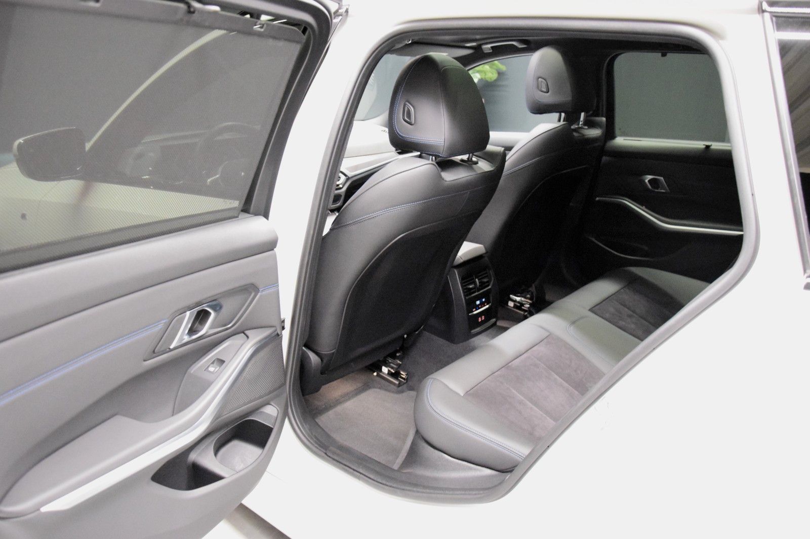 Fahrzeugabbildung BMW 318 i Touring M Sport ACC Pano AHK Memory Kamera