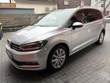 Volkswagen Touran 2.0TDI Highline Standheizung ACC Spur