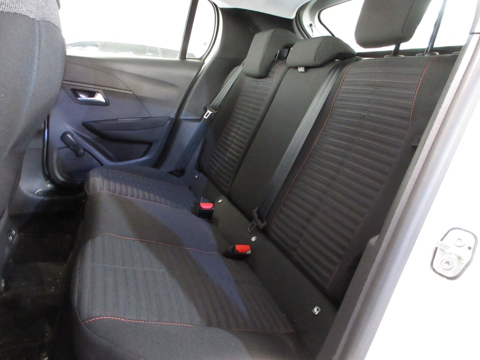 Fahrzeugabbildung Peugeot e-208 Active LED/PDC/TEMPOMAT