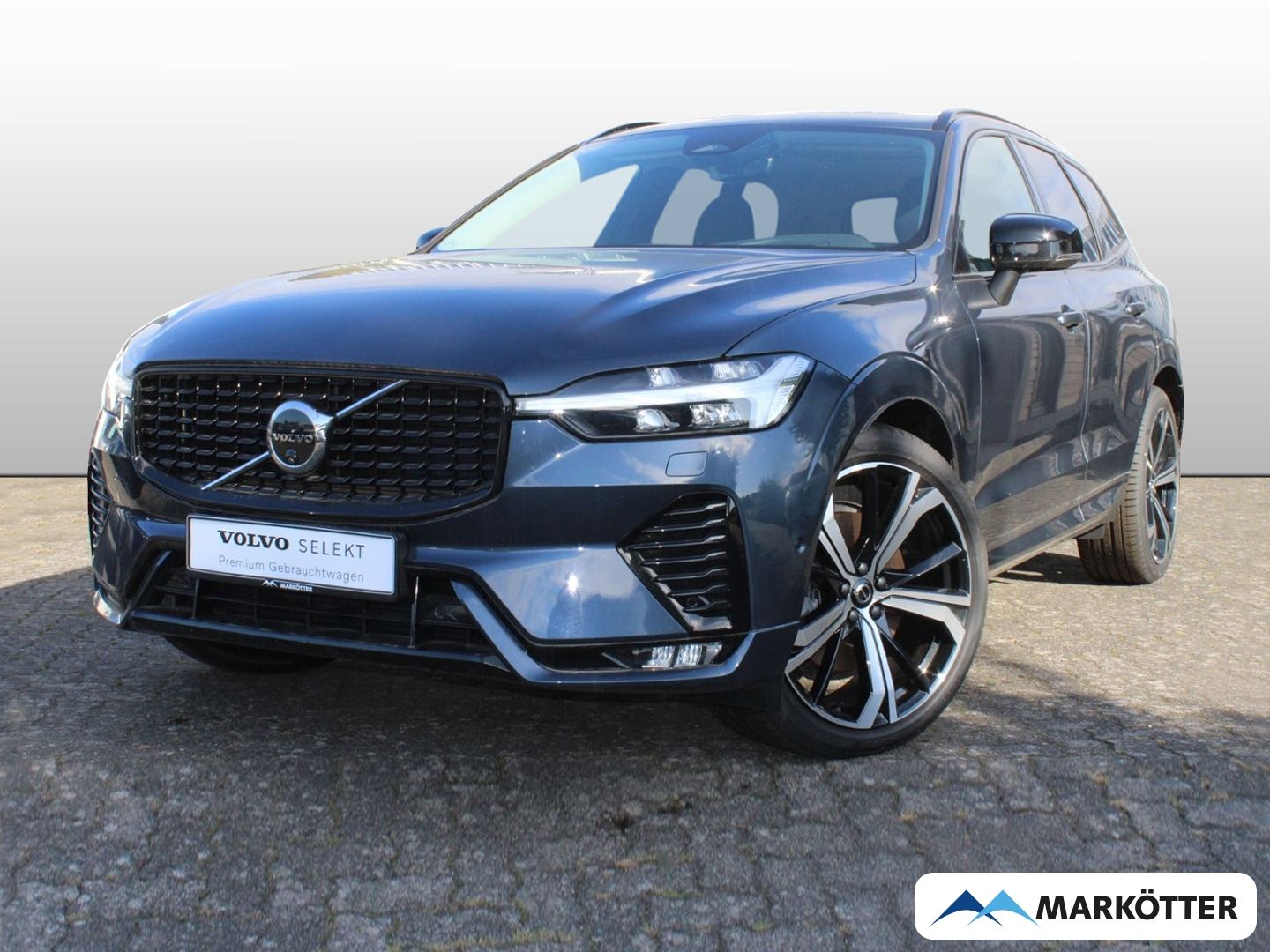 Volvo XC60 B5 AWD Ultra Dark AHK/Four-C/360/BLIS/H&K