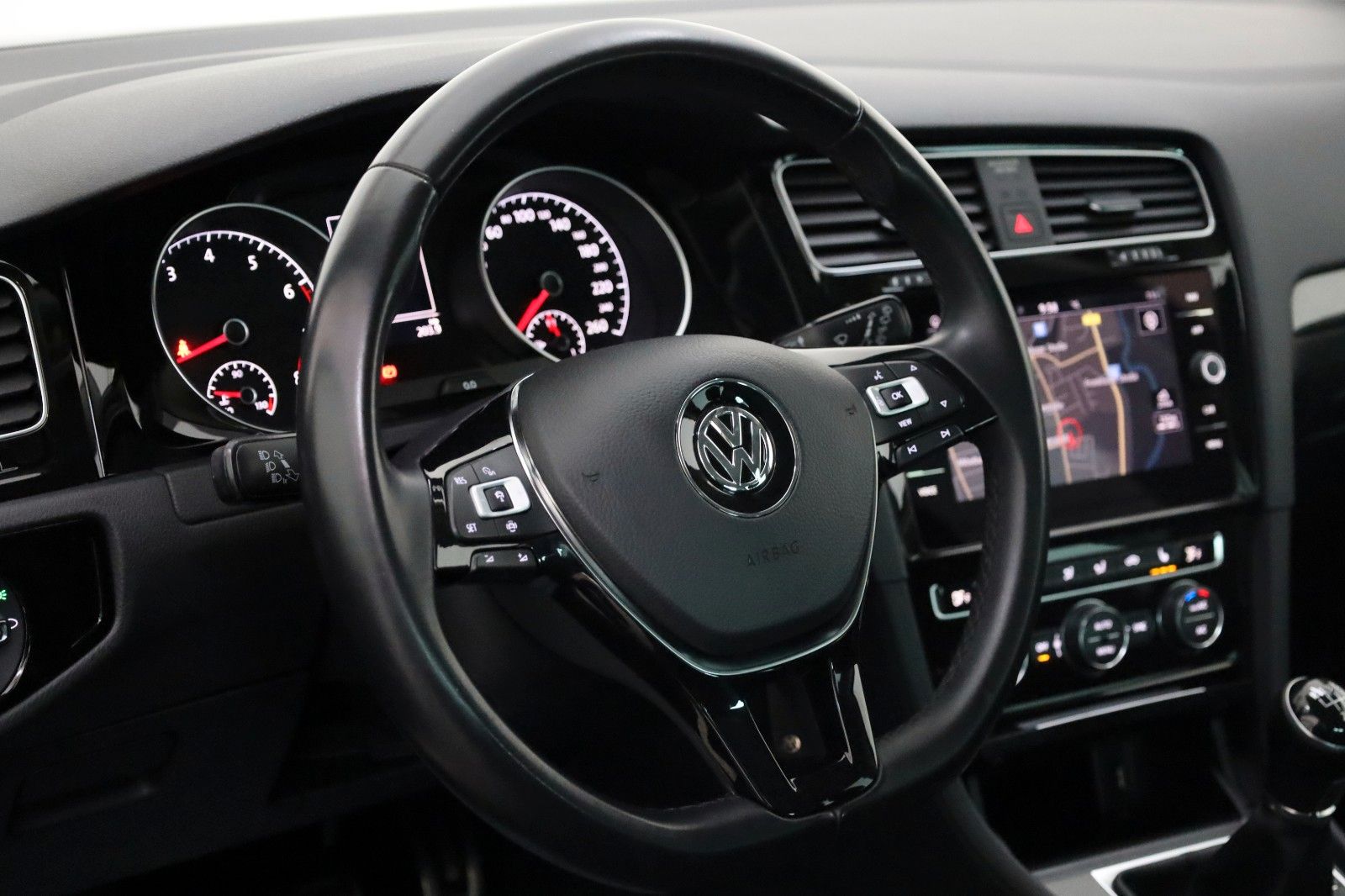 Fahrzeugabbildung Volkswagen Golf VII Lim. IQ.DRIVE BM Navi,SH,ACC,ParkAssist