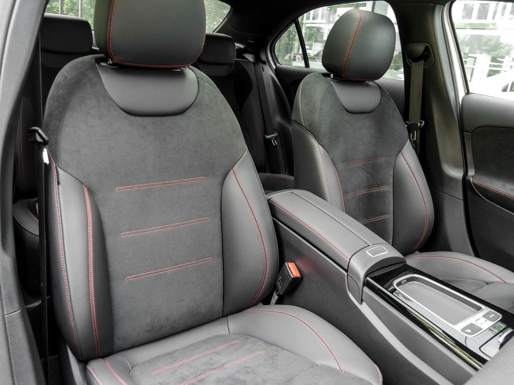 Mercedes-Benz A 250 4M Limo |AMG|NIGHT|DISTR|KEYL|NAVI|MBeam