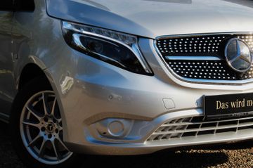 Mercedes V 220 - 12