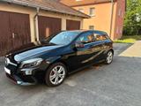 Mercedes-Benz A 160 Urban LED/NAVI/SPORTSITZE/SITZHZG/PDC/17" - Mercedes-Benz A 160 in Nürnberg