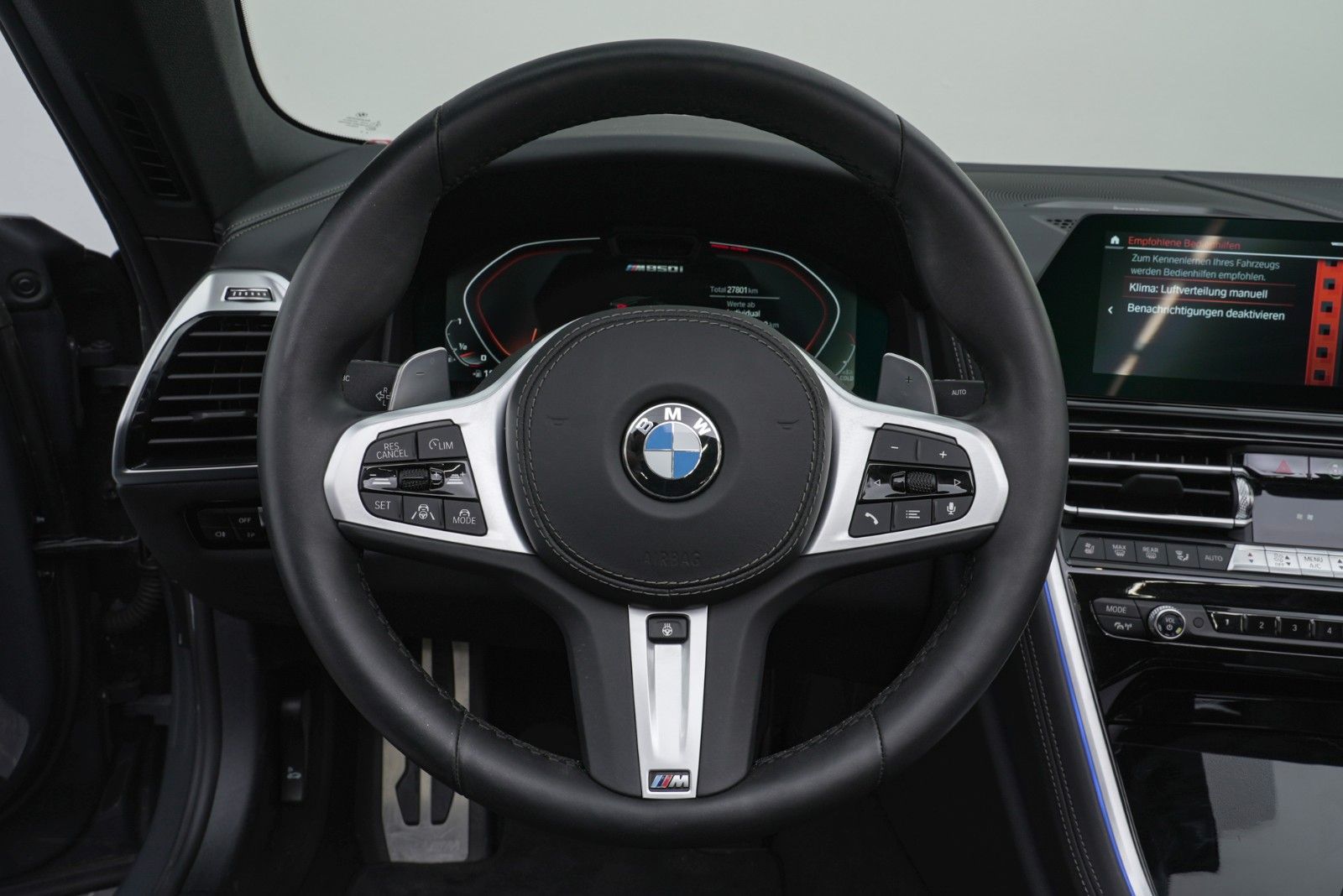 Fahrzeugabbildung BMW M850i xDrive B&W/INNOVATION/AERO