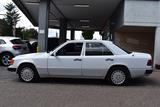 Mercedes-Benz W124 E200 AUTOMATIK LIMO TOP ZUSTAND OLDTIMER - Mercedes-Benz W124 aus dem Jahr 1992