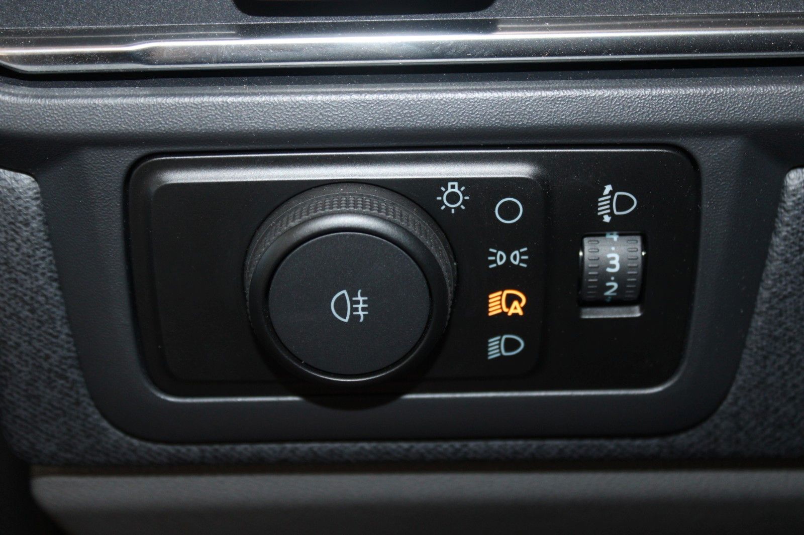 Fahrzeugabbildung Ford Tourneo Custom L2 8-Sitz Titanium Aut. LED PANO