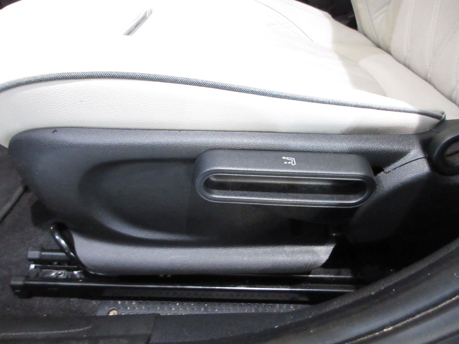 Fahrzeugabbildung MINI Mini Cooper Classic Trim LED/NAVI/SHZ/PANO/LEDER