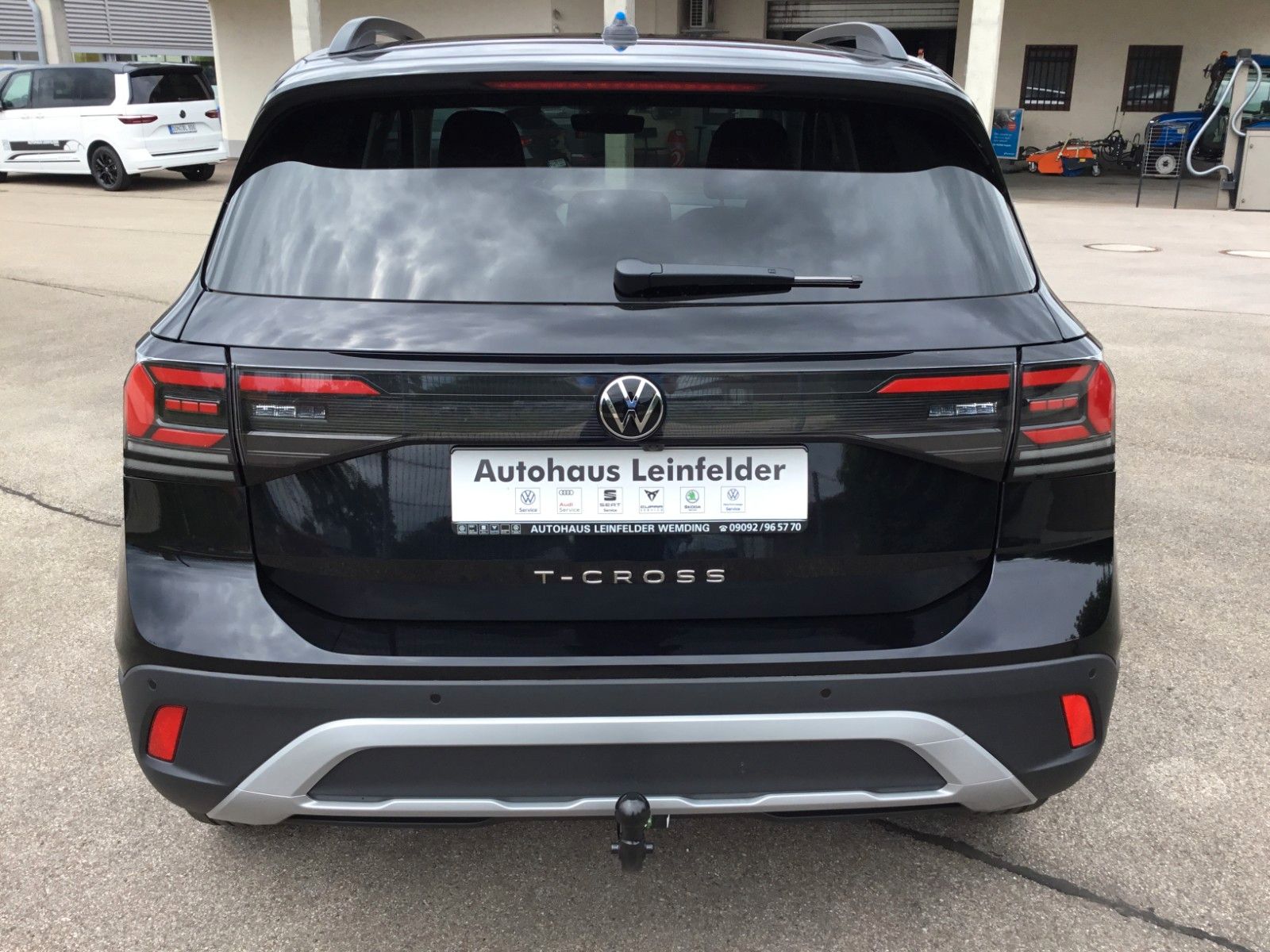 Fahrzeugabbildung Volkswagen T-Cross 1.5 TSI DSG Life+AHK+17"+LED+AppConnect