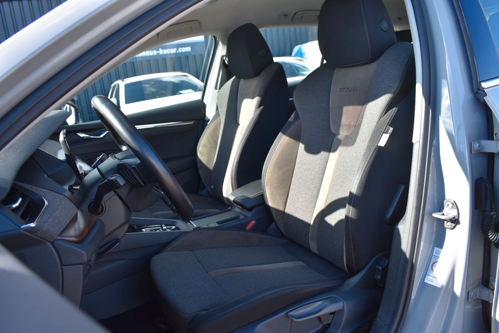 Fahrzeugabbildung SKODA Octavia Combi Scout 4x4/KEYLESS/HUD/AHK/LED
