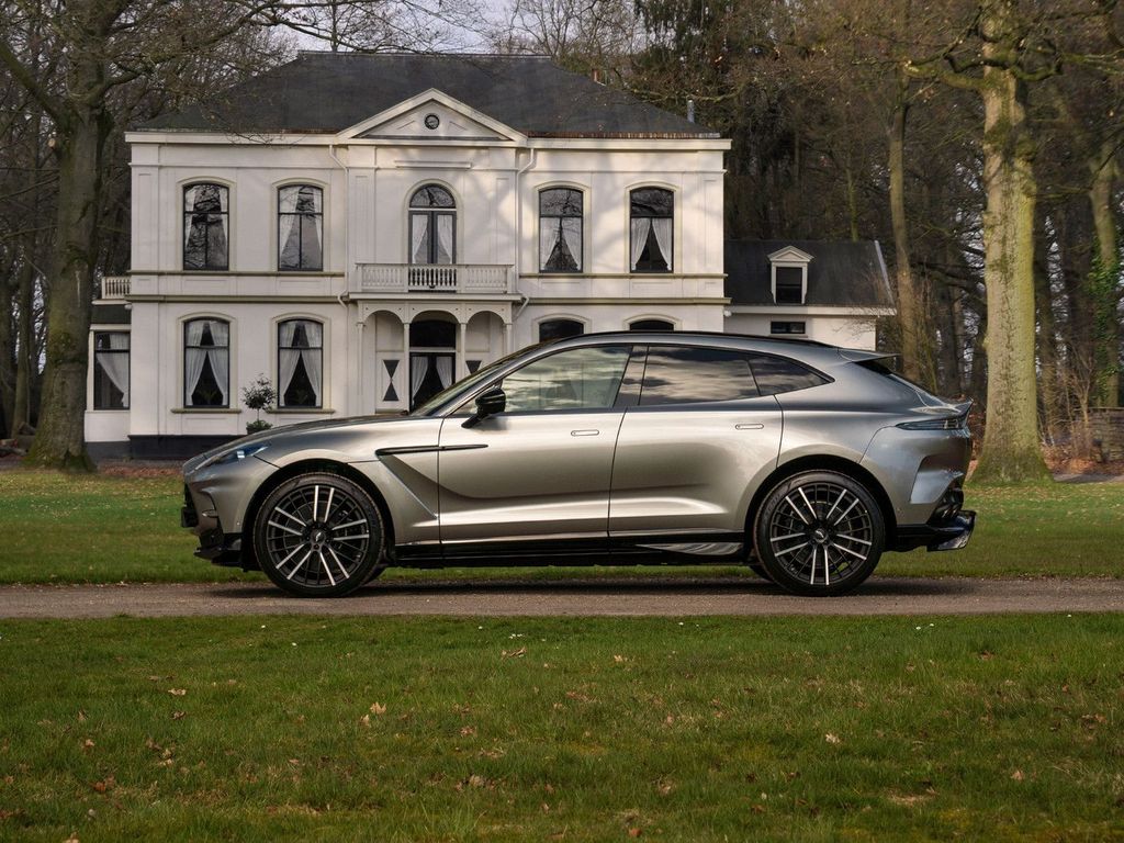 Image of Aston Martin DBX