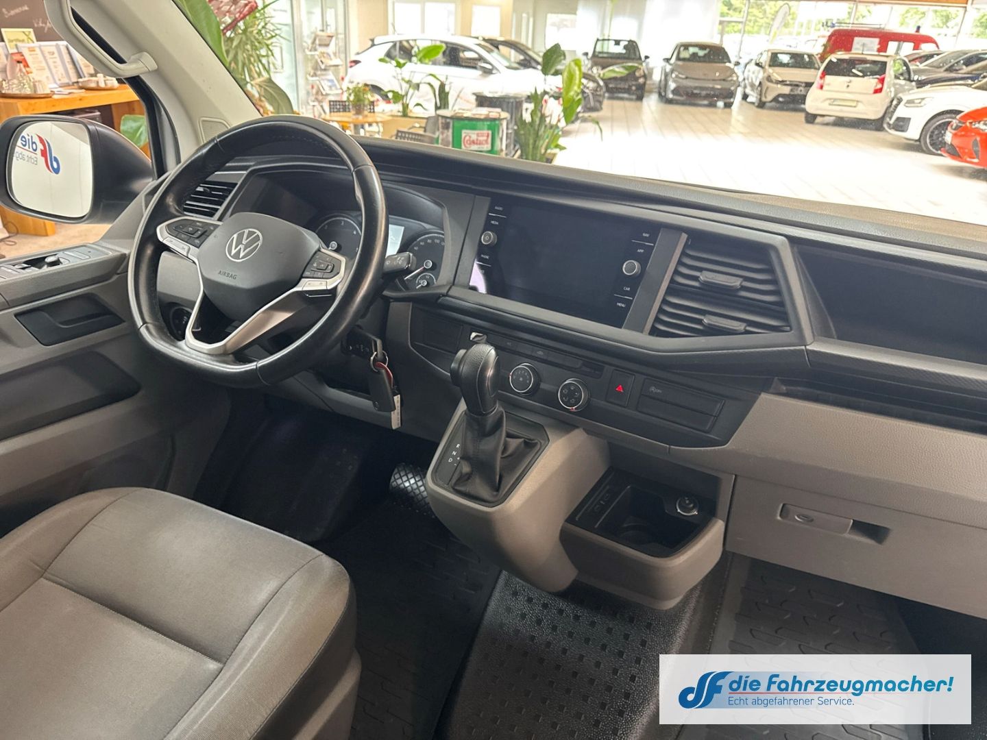 Fahrzeugabbildung Volkswagen Transporter T6.1 Kasten FWD Navi LED ACC Apple *