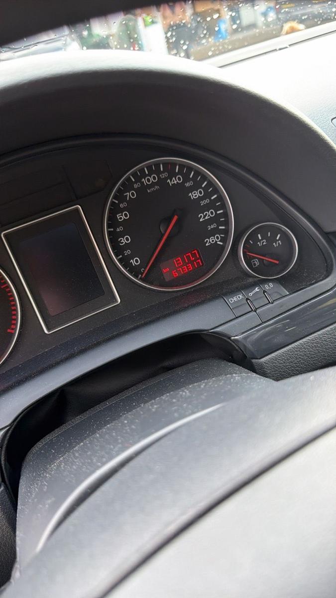 Audi A4 2004 — interior