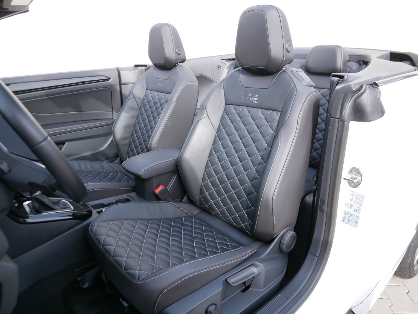 Fahrzeugabbildung Volkswagen T-Roc Cabriolet 1.5 R-Line NEU60T AHK Standhz AC