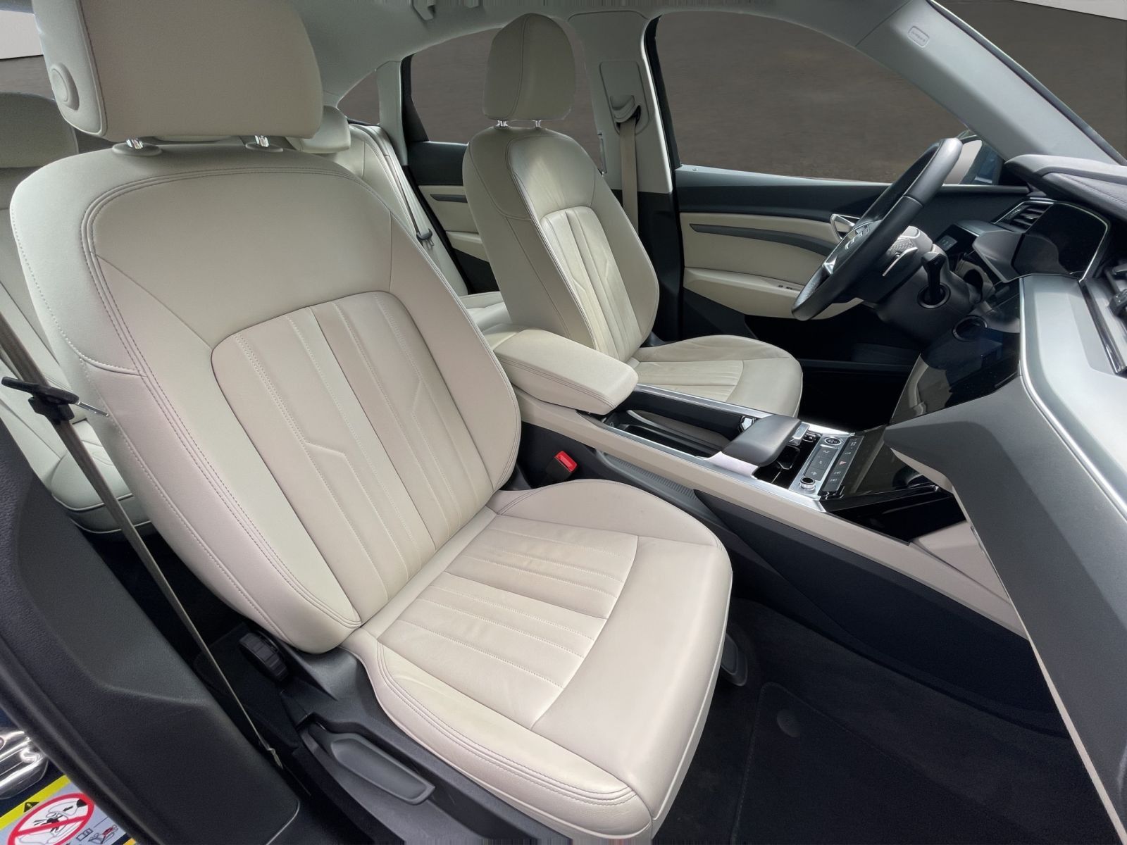 Audi Q8 e-tron - Bild 19