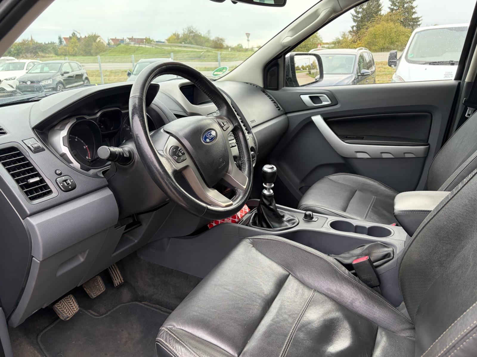 Ford Ranger Limited Double Cab 3.2 TDCi 5 cyl. 200 ch BVM 4x4 / 125 217 km / Cuir / GPS / Caméra / Attelage 3,35 t