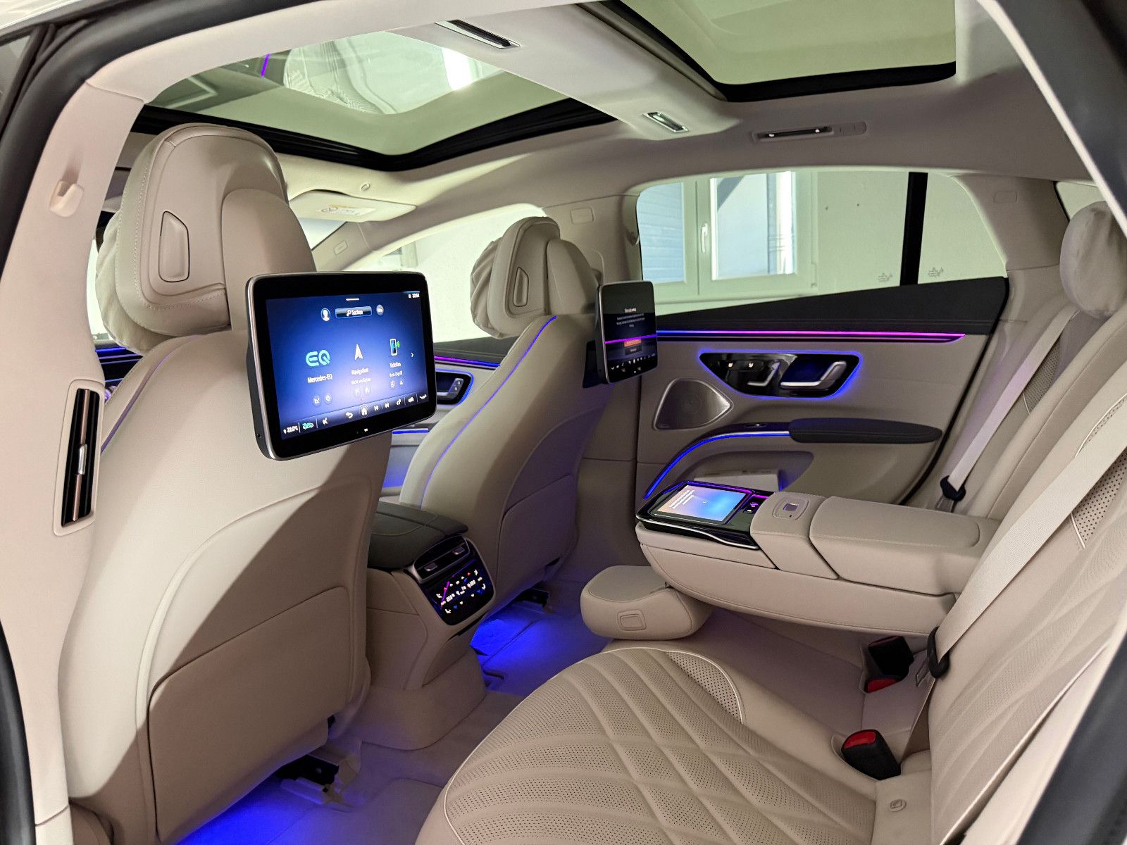 Fahrzeugabbildung Mercedes-Benz EQS EQS 580 4Matic/BURMESTER/HuD/PANO/98,5% SOH