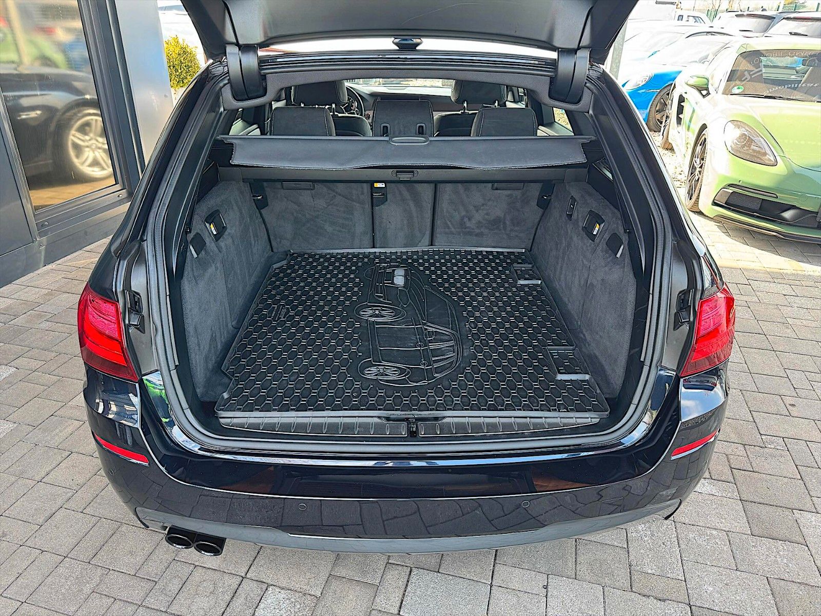 Fahrzeugabbildung BMW 520d xDrive M-Sport Shadow *LED*Head Up*Kamera*