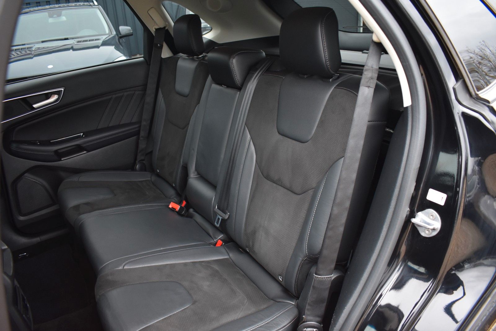 Fahrzeugabbildung Ford Edge ST-Line 4x4 Kamera Sitzbelüftung ACC