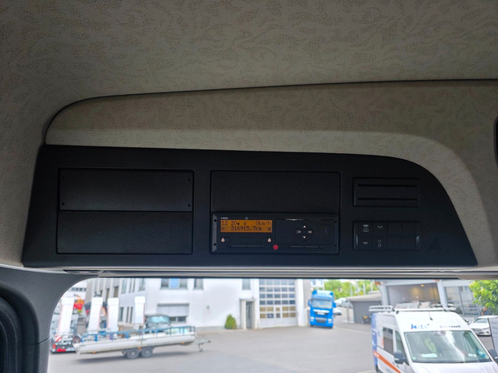 Fahrzeugabbildung Mercedes-Benz Actros 2542 L 6x2 BDF Retarder ADR