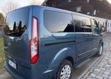 Ford Tourneo - blaue Ford Tourneo