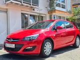 Opel Astra J Lim. 5-trg. Selection !! 60 TKM !! - Opel Astra: J Selection