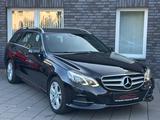 Mercedes-Benz E 220 4Matic/SHZ/PDC/AHK/AMBIENTE/2.HAND