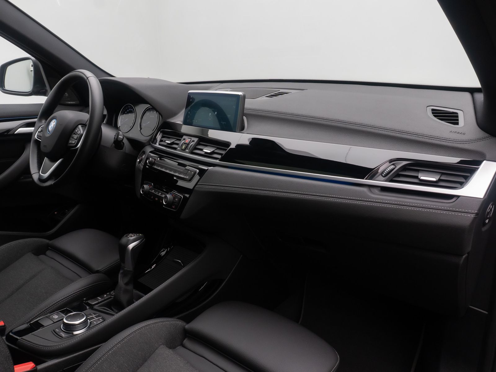 Fahrzeugabbildung BMW X1 xD25e Sport Line Kamera DAB Panorama H/K 18"