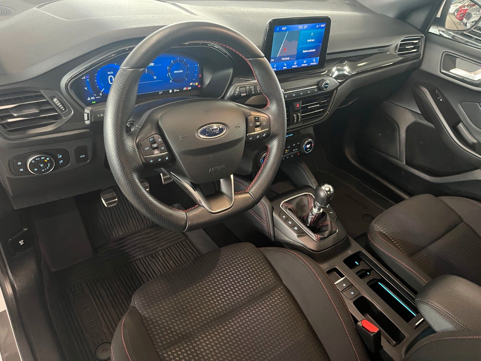 Fahrzeugabbildung Ford Focus ST-Line X LED CAM NAVI WinterPaket uvm.