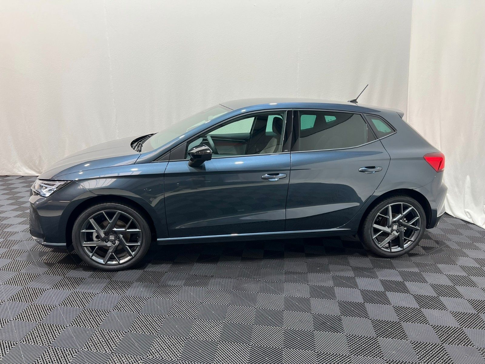 Fahrzeugabbildung SEAT Ibiza 1.0 TSI 85kW FR DSG 18"ALU