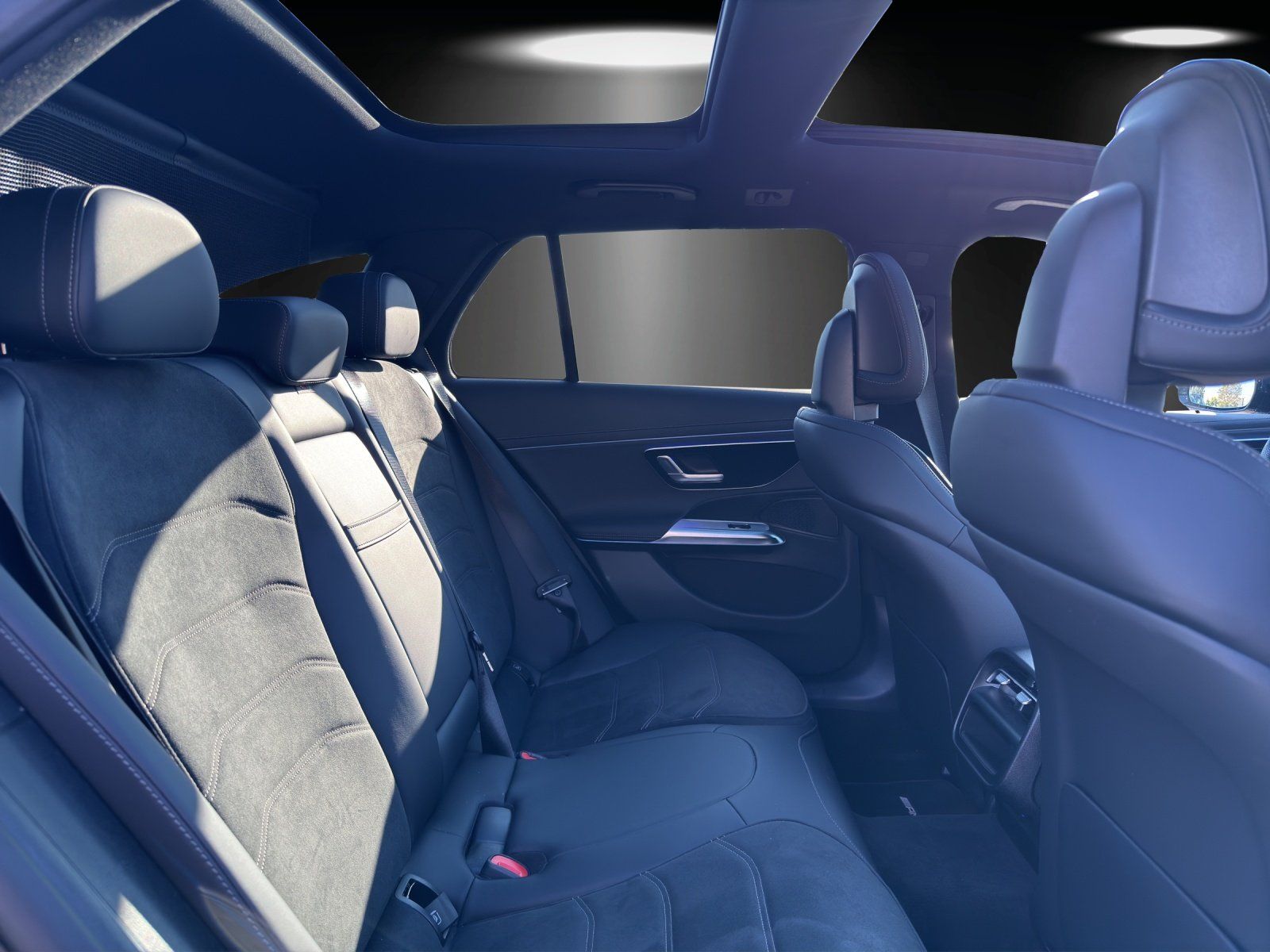 Fahrzeugabbildung Mercedes-Benz E 220 d 4M T AMG Standhzg PANO Distronic AHK