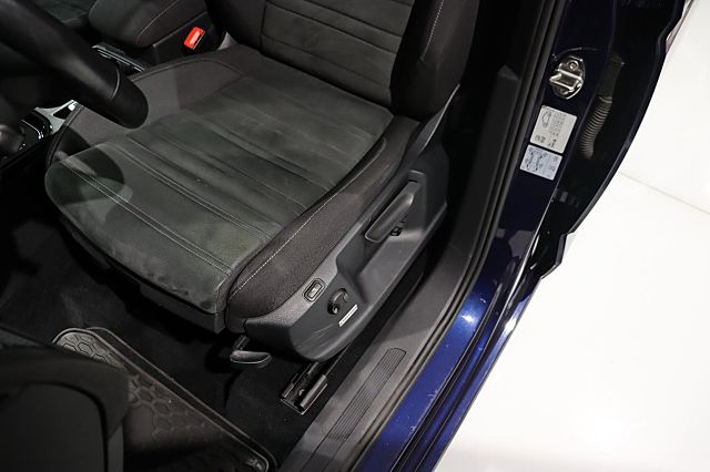 Touran 1.8TSI Highline179PS NAVI TEMPOMAT 7Sitze
