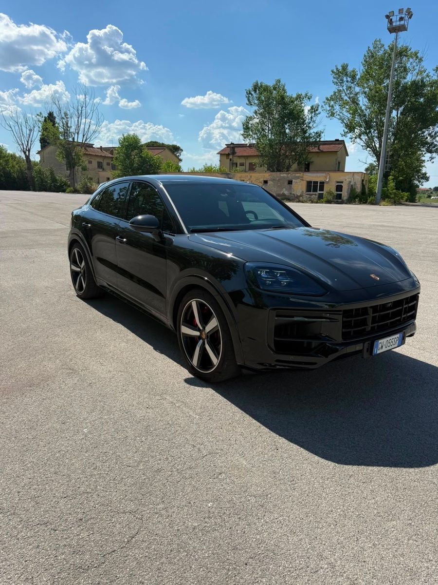 Porsche Cayenne GTS Coupe imagem 2