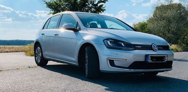 Volkswagen E- Golf inkl. Winterreifen + Standheizung