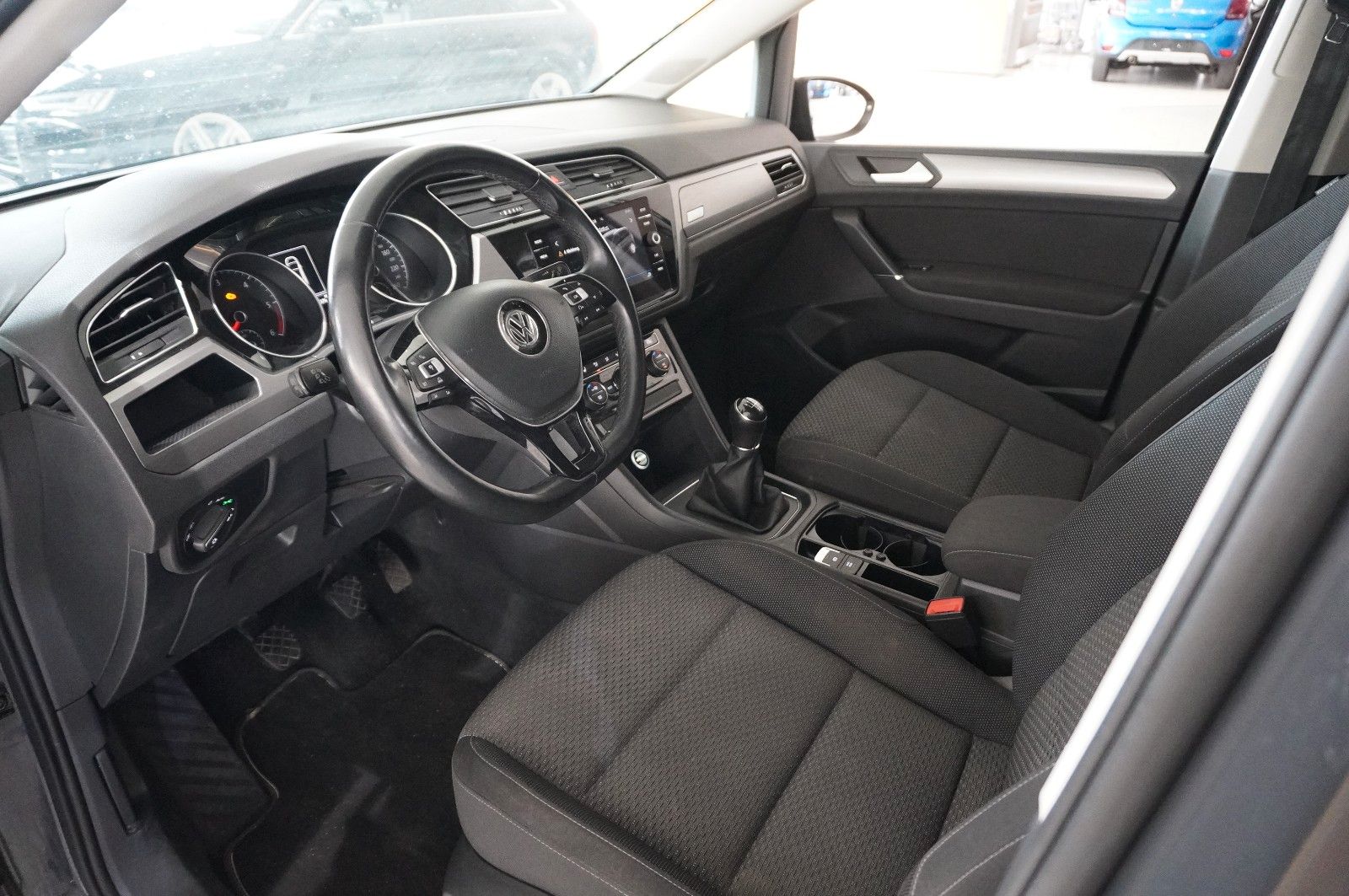 Fahrzeugabbildung Volkswagen Touran 1.6 TDI COMFORTLINE 7-SITZER ACC/SHZ/AHK