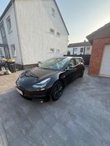 Tesla Model 3 Allradantrieb mit Dualmotor Performa... - Tesla Gebrauchtwagen in Hannover