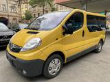 Opel Vivaro 2.5 CDTi 9-Sitze KLIMA AHK TEMPOMAT - Opel Vivaro mit Diesel-Antrieb: Kleinbus, 2.5