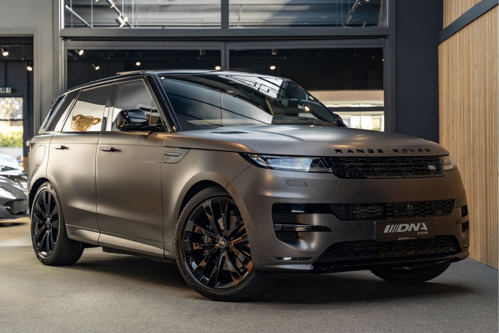 Land Rover Range Rover Sport P460e HSE PPF Matte Meridian 3