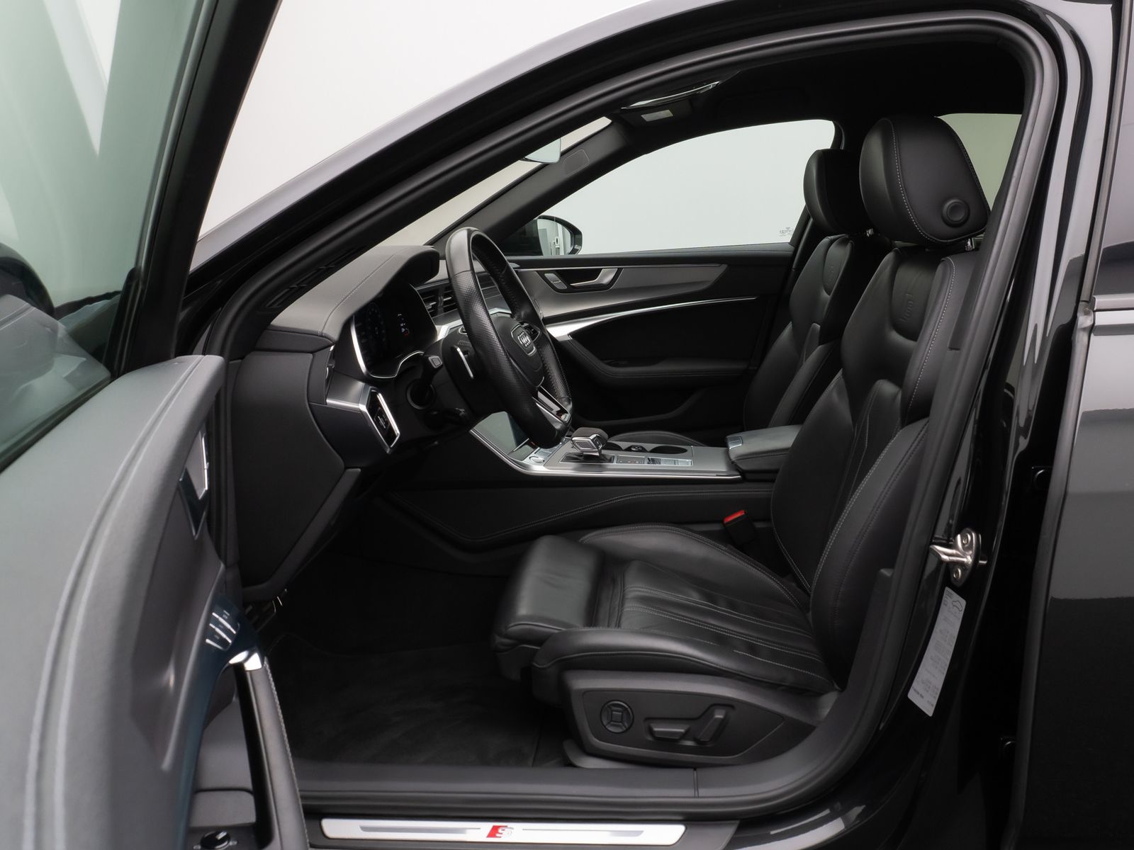 Fahrzeugabbildung Audi A6 Lim. 55 TFSI quattro S-Line + B&O SoftCl HUD