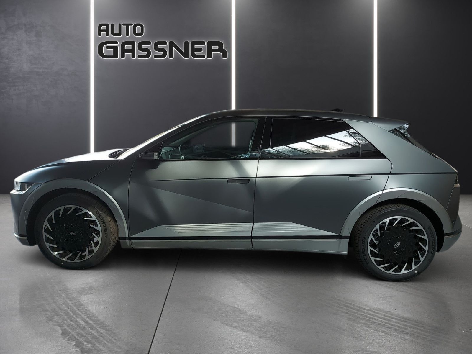 Fahrzeugabbildung Hyundai IONIQ 5 325PS 4WD Uniq Relax Kamerap. 20 Zoll