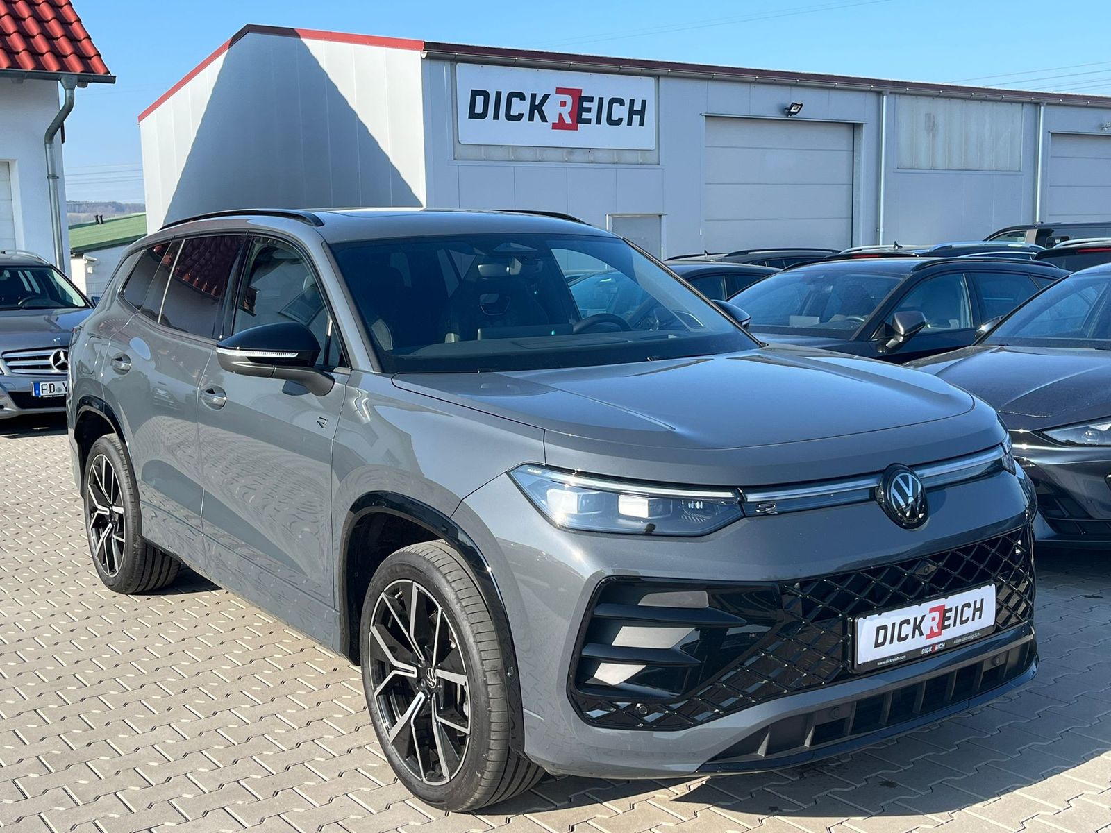 Fahrzeugabbildung Volkswagen Tayron 2.0 TDI 4M R-Line BLACK*7Si*MATRIX*PANO