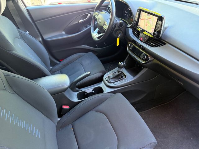Fahrzeugabbildung Hyundai i30 cw Passion Automatik+CarPlay+Panorama+Navi+