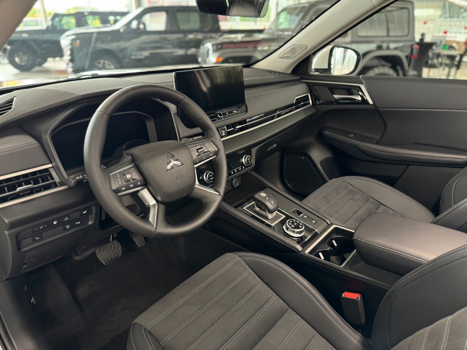 Fahrzeugabbildung Mitsubishi Plug-in Hybrid Outlander Intro Edition