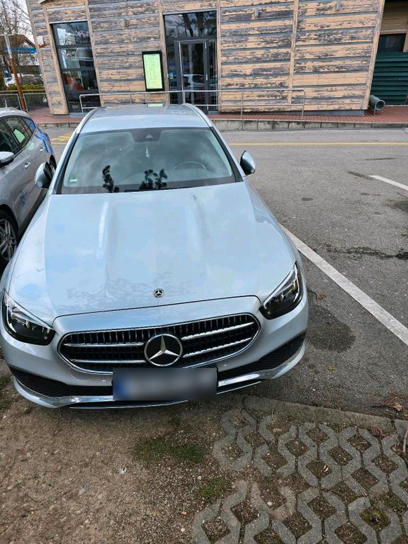 Image of Mercedes-Benz E 220