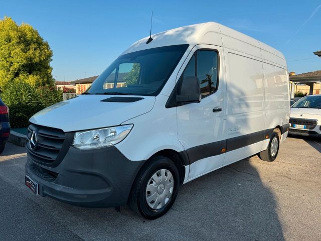 MERCEDES-BENZ Mercedes-benz Sprinter F37/33 311 CDI RWD TA Fur