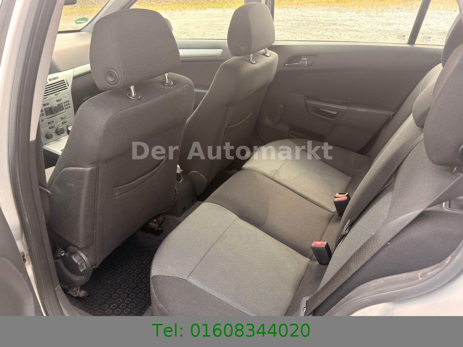 Opel Astra 2009 — photo 18