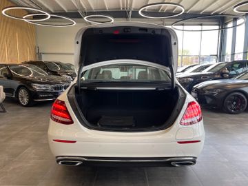 Mercedes-Benz E 300 de Lim. Aut. Avantgarde *LED*LEDER*PANO*