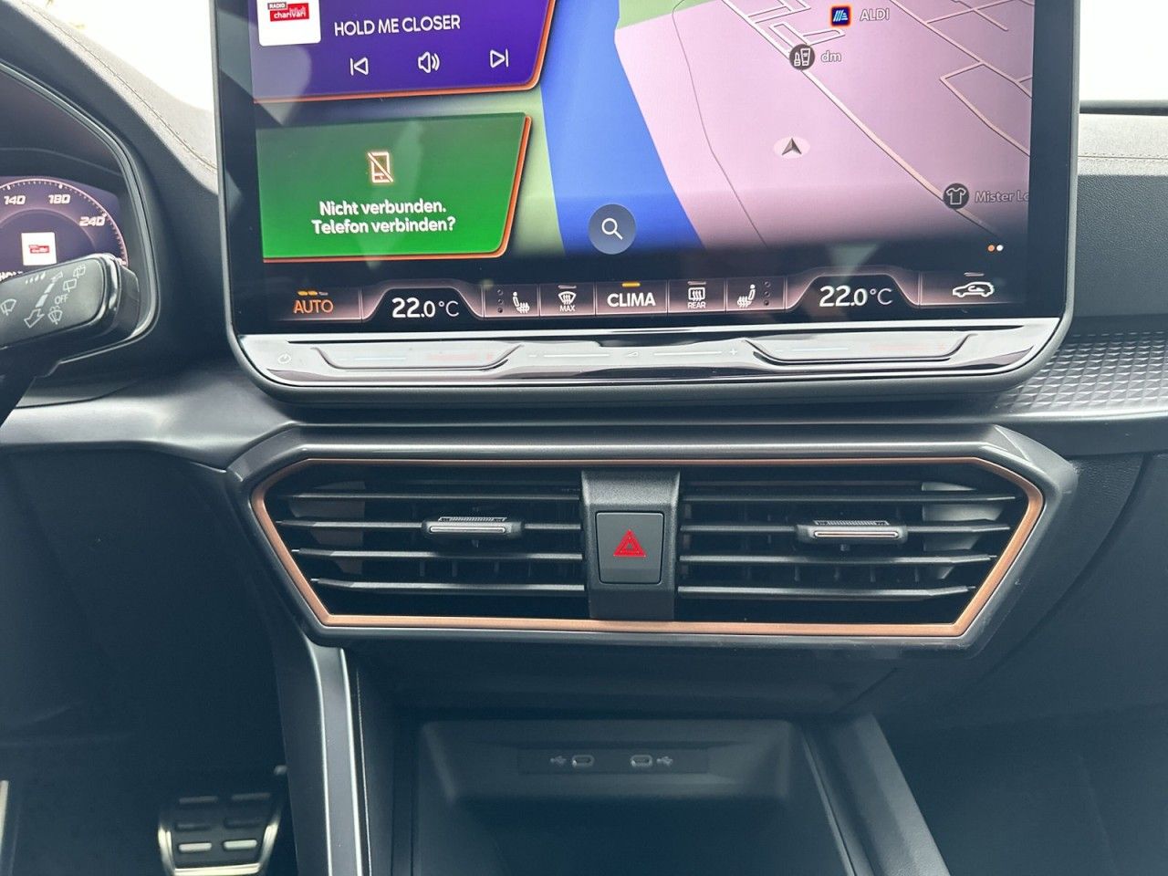 Fahrzeugabbildung CUPRA Formentor VZ 2.0 TSI 265 PS DSG - mit KI generiert/bearbeitet