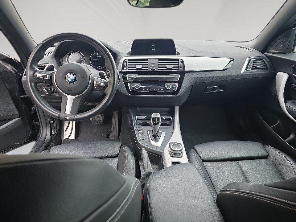 Fahrzeugabbildung BMW 2 Cabrio 230 i M Sport